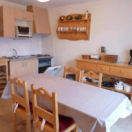 3 Pieces Au Pied Des Pistes Avec Parking A - Fr-1-573-85 * Saint-Jean-d'Aulps